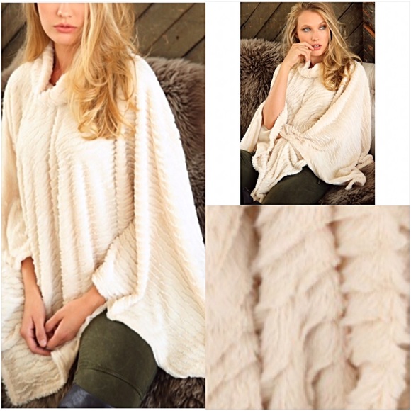 ❣️SALE Softest Ever FauxFur Sweater Poncho OS - Picture 6 of 7